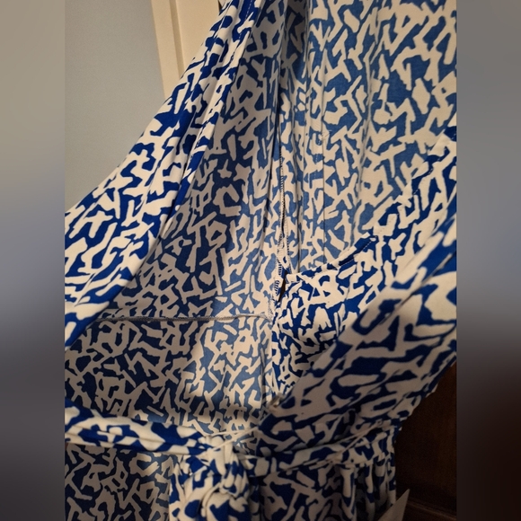 Maggy London Blue and White Patterned Midi Wrap Dress With Tie And Snap Size 14 - Picture 6 of 7